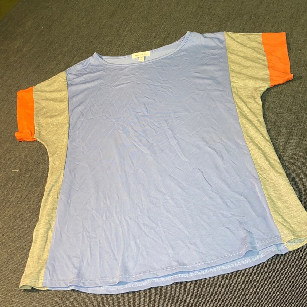 Hailey&Co athleisure tee (S)